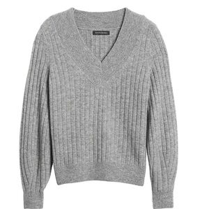 Banana Republic Light Gray Ribbed V-Neck Sweater